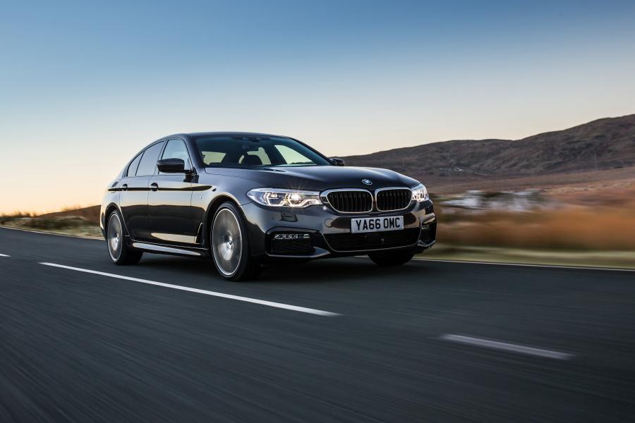  BMW 530i xDrive Sedan M Sport 2017 года  (UK) (фото 8 из 23)